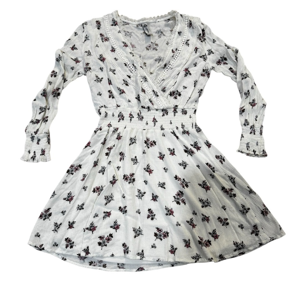 American Rag white floral A line mini skirt, elastic waist, long sleeves, XS.